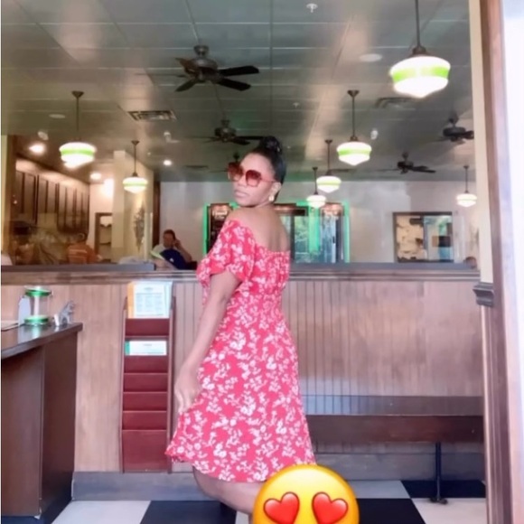 Hello, Meet Your Posher - Picture 6 of 10